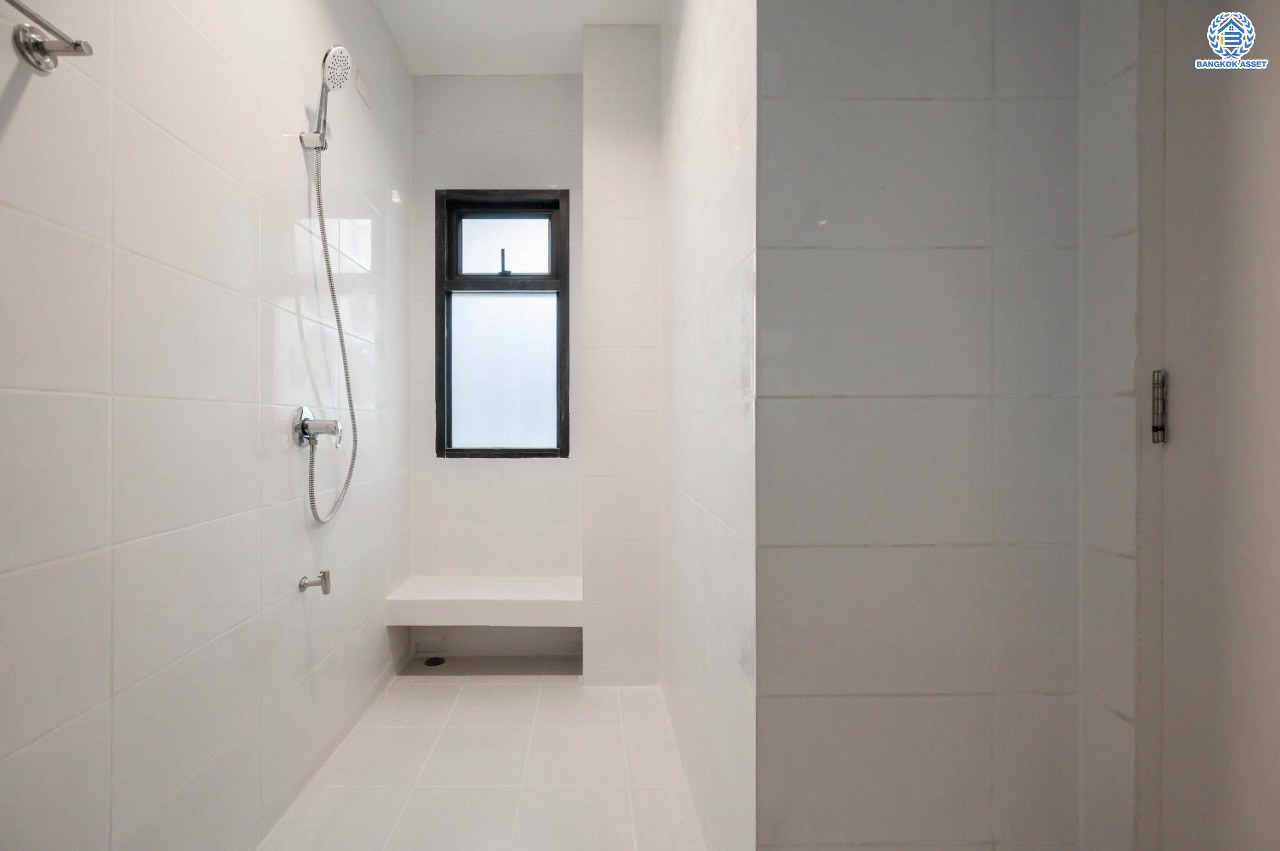 บ้านมือสองตกแต่งใหม่ โครงการ ซิกเนเจอร์ เพชรเกษม69 เนื้อที่ 17.6 ตร.ว. ฟังก์ชัน 3 ห้องนอน 3 ห้องน้ำ จอดรถได้ 1 คัน บ้านสภาพสวย บนทำเลเดินทางสะดวก เชื่อมต่อถนนเพชรเกษม, ถนนกาญจนาภิเษก, ถนนพุทธมณฑลสาย 2 และ 3 ใกล้รถไฟฟ้าสายสีน้ำเงิน "สถานีหลักสอง" ในราคาสุดคุ้ม!...